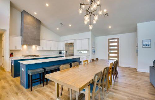 Relax Fireside! Waterfront Malakoff Home with Pool - Foto 7