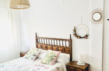 Acogedora casa recién reformada con jardín y wifi - Foto 14