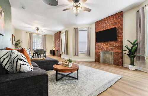 Pet Friendly 6 Bedroom Free Parking plus 5 Min From Bakery Sq - Foto 3