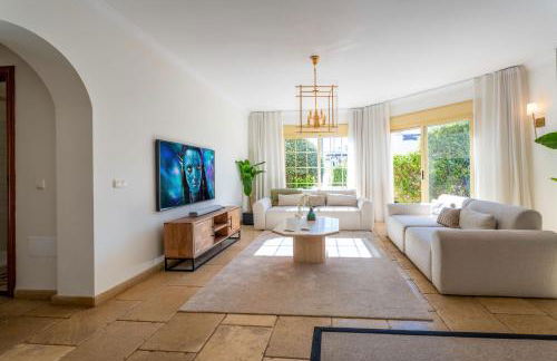 VACATION MARBELLA I Villa Bosquecito, Giant Private Heated Pool, 4min to the Beach, 6 BR, Spacious Villa - Foto 29