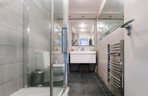 2BR w Balcony Swiss Cottage Near Central London - Foto 42