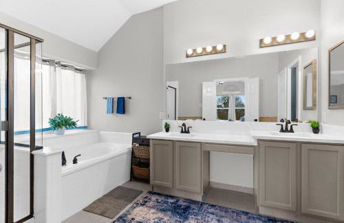 Large Luxury 4-BR Home EPIC GameRoom! Lighted Deck & Grill! - Foto 14