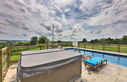 Chic Williamstown Retreat with Pool and Hot Tub! - Foto 34