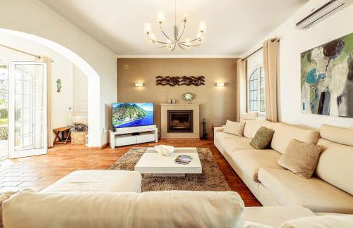 Lovely Very Private Villa with Beautiful Gardens - Foto 41