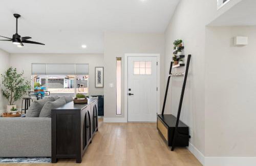 Modern Escape with Pool Ping Pong & Putting Green - Foto 19