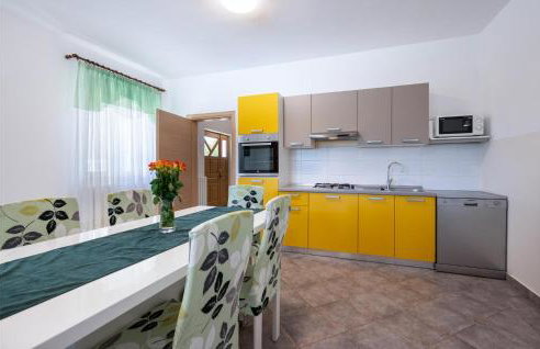 Lovely Home In Susnjevica With Kitchen - Photo 18