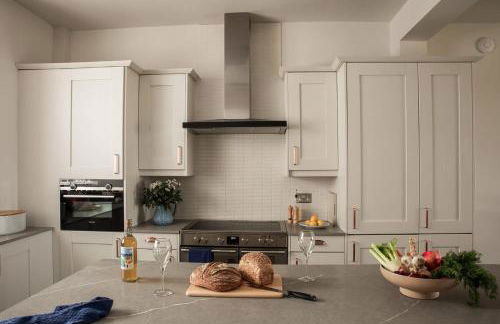 Luxurious Manor House with Sea Views - Sleeps 10 - Photo 13