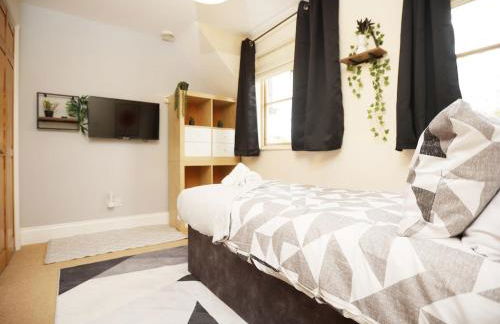 Modern 5-Bed Home, Guests 9, Secure Parking, Contractors - Foto 40