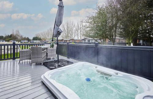 Country Cabin with Hot Tub - Foto 1