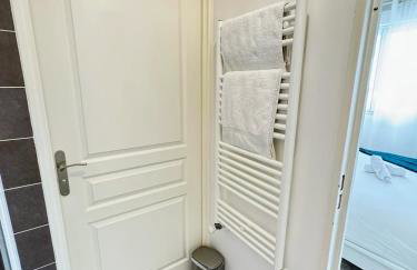 Studio Hôtel - Lit King Size - Parking - Wifi - Foto 9