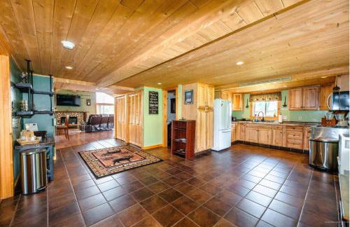 The Chalet - Spacious 7 bedroom near Sugarloaf, on Snowmobile and UTV trails, Hiking, Golf and Flagstaff Lake across the street - Foto 32