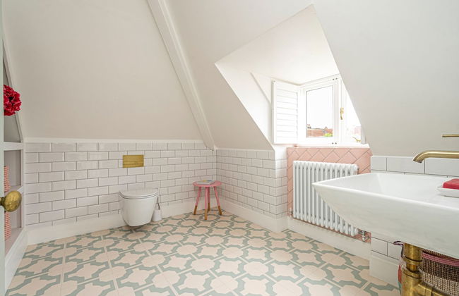 Chic and Colourful Family Home by Underthedoormat - Foto 46