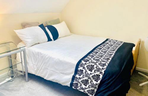 Charming Entire 2-Bedroom House in Milton Keynes - Photo 8