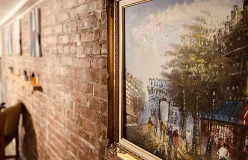 1850s historic Row House 7min train to NYC with private backyard - Foto 23