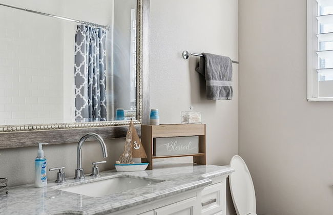 Family Paradise With Private Heated Pool 5 Bedroom Home by RedAwning - Photo 25