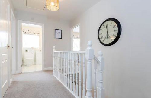 Pass the Keys 4-Bed Home with Garden Parking Near Durham - Foto 44