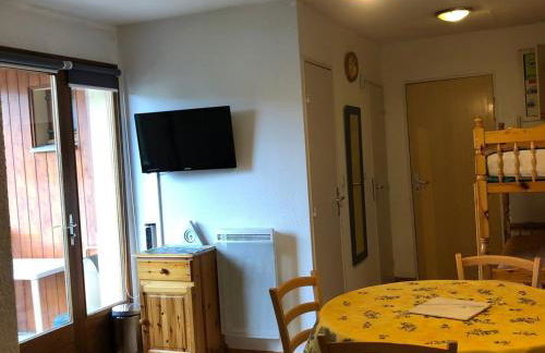 Mini T2 avec balcon et parking au pied des pistes - FR-1-165A-144 - Foto 3