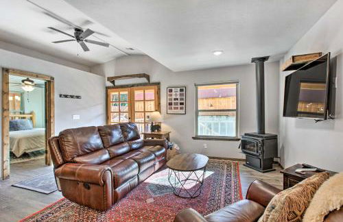 Unique Mtn Getaway with Stunning Outdoor Area! - Foto 4