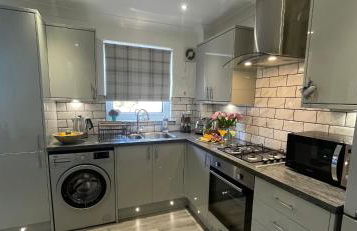 Stylish Scottish House With Garden and Parking - Photo 22