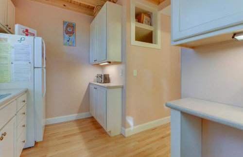 French Broad River Access Whimsical Gem with Deck - Foto 13