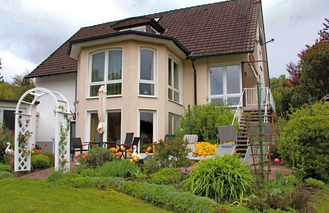 Flat in Bellenberg With Sunbathing Lawn - Foto 1