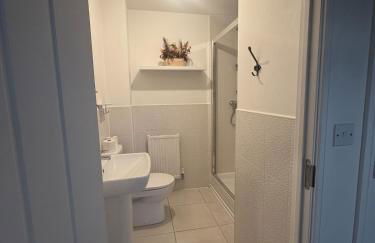 Luxury Contractor 4 Bed Home Sleeps 8 Cardiff Airport Parking - Foto 22