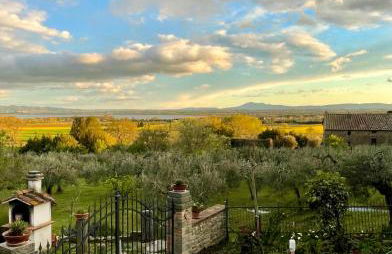 Private Stone Cottage with Starlink & Lake View - Foto 8