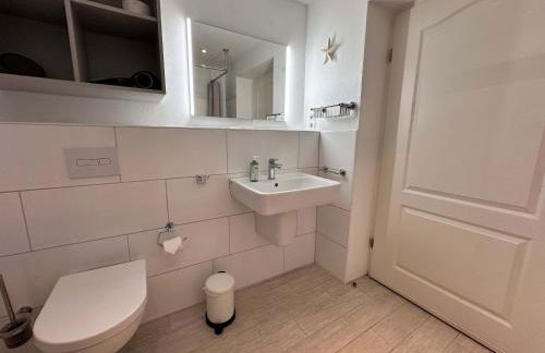 Sky & Sand Homes Storchennest I Cozy Wohnung fuer 4 Gäste mit Terrasse und Parkgarten im Reetdachanwesen in SPO - Photo 14