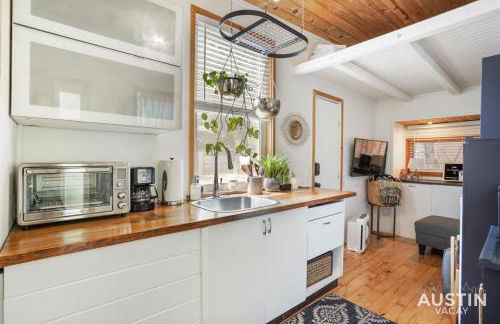 HGTV Featured Tiny Home w Hot Tub Near East 6th St - Foto 5