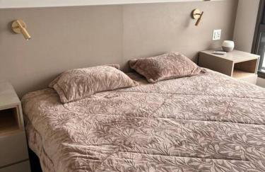 Apto Elegante com Localização Privilegiada e Rooftop incrível - Foto 7