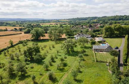 Beautiful Barn Stunning Views Parking & Garden - Photo 16