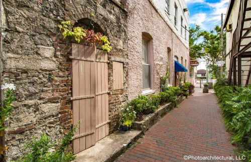 Historic District Charm, Convenience and Comfort - Foto 16