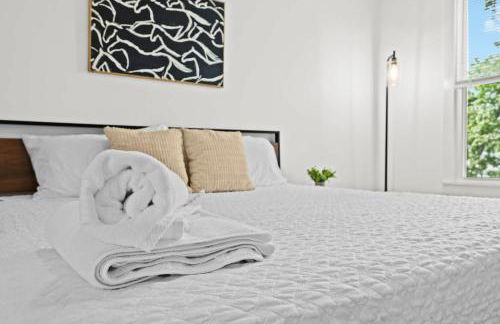 Charming 2nd-Floor Flat 3BR 2BA Free Parking - Foto 27