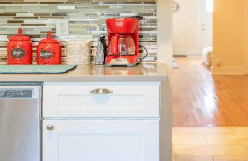 Cozy 3BR Townhome Perfect Location ABODEbucks - Foto 12