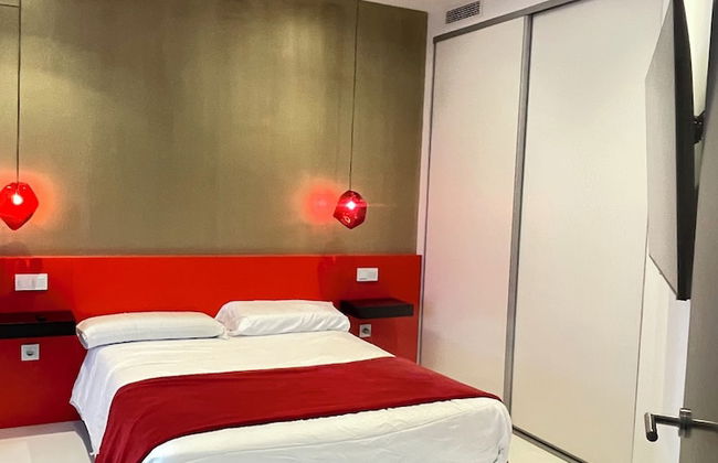 LaHola Glam Suites - Photo 29