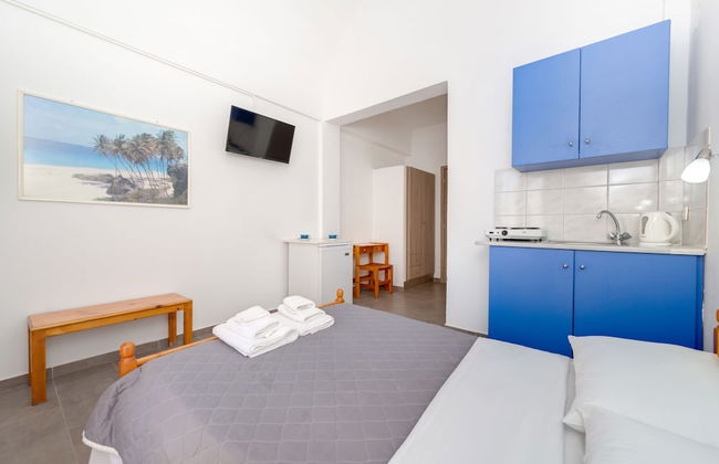 Andreas Studio Perissa in Santorini - Photo 8