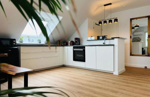 Zentrale Lage, kostenlos Parken, ideal für Pendler, Kinder und Haustiere willkommen!! - Photo 3