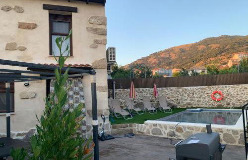 CASA RURAL PUERTO - casa completa con espacio exterior, wifi, estufa, barbacoa, piscina y zona de aparcamiento privada - IDEAL PARA DISFRUTAR EN FAMILIA O GRUPO DE AMIGOS - Foto 1