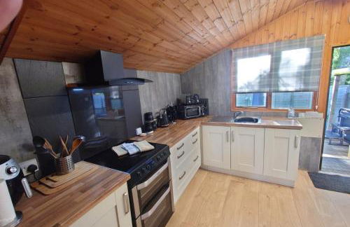 Wildwood Cabin - Sleeps 6 Hot Tub & Parking - Foto 8