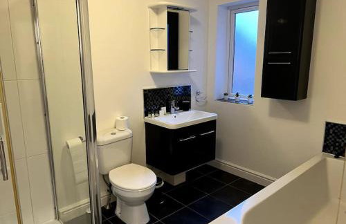 Large 5 Bedroom House Sleeps 10 Ideal for Contractors - Foto 23