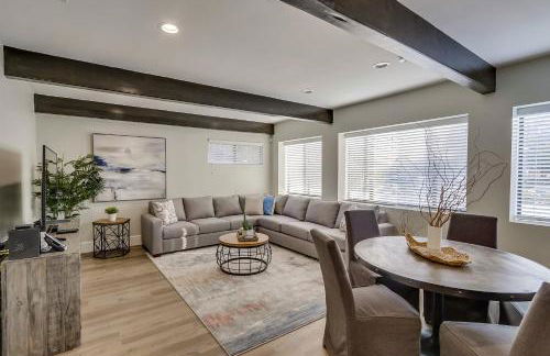 5 Bedroom plus loft room, 3 Bath home - Photo 2