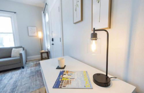 Jennifer's Broadway Cozy Gem w Fireplace King Bed - Foto 7