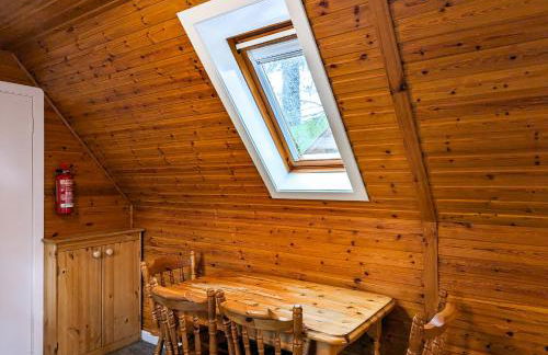 Macha 3 - Hot Tub-Perth-Pets-Family-Luxury-Cabin - Photo 10