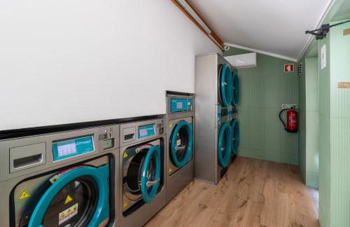 Authentic Studio with Terrace by HostWise - Foto 7