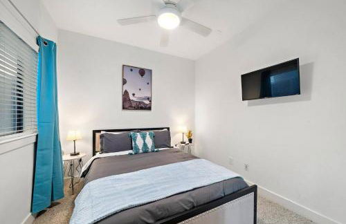 Houston Getaway by Downtown Pool Table Pets - Photo 23