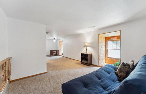 8BR 5BA Huge Dog Friendly Log Cabin near Wisconsin Dells and Lake sleeps 25plus - Foto 35