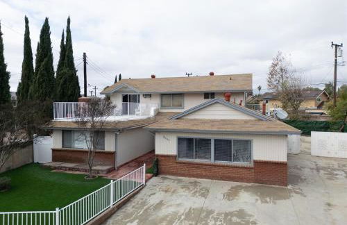 Big gated yard, Work play room, King bed - Foto 15