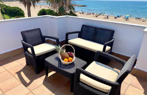 Casa cómoda delante de la playa con vista al mar - Photo 1