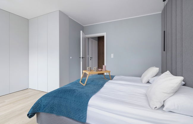 Bright Apartment With Parking by Renters - Photo 2