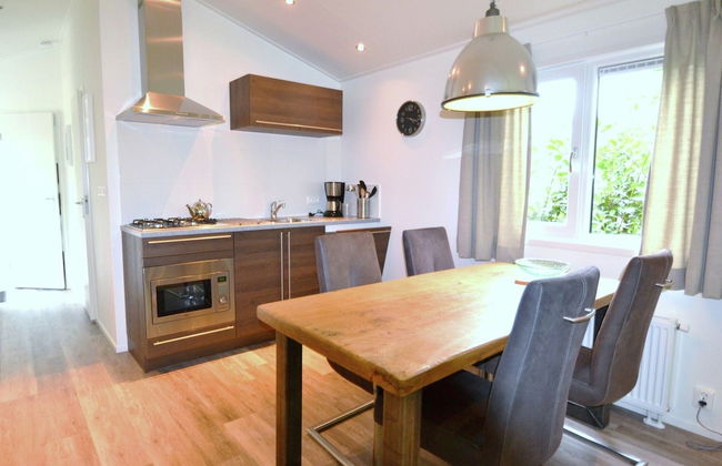 Beautiful House With Covered Terrace, Located in a Holiday Park in Rhenen - Photo 48